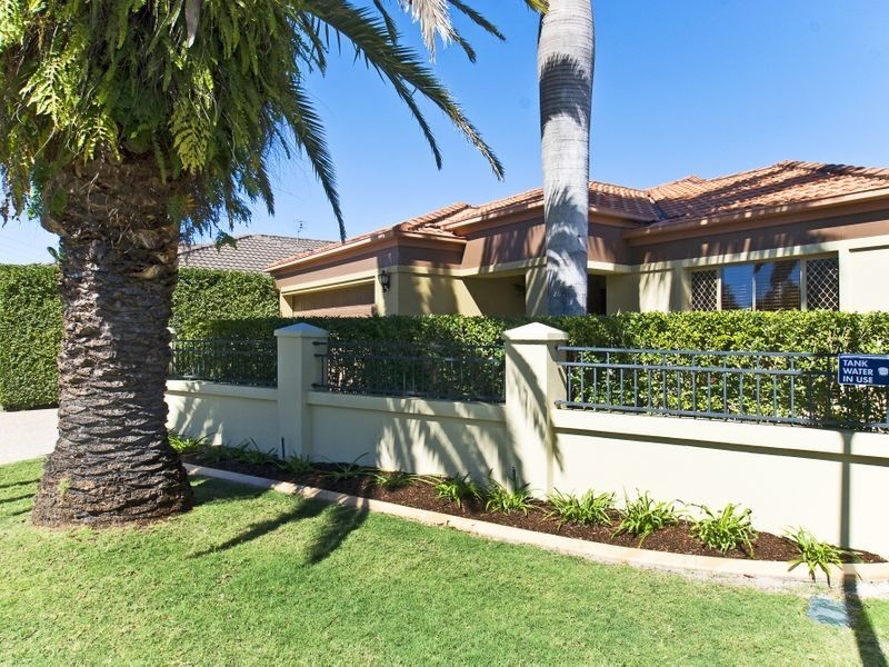 30 Peach Drive, Robina QLD 4226