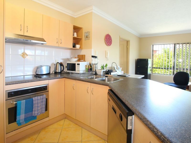 25 Chester Terrace, Southport QLD 4215