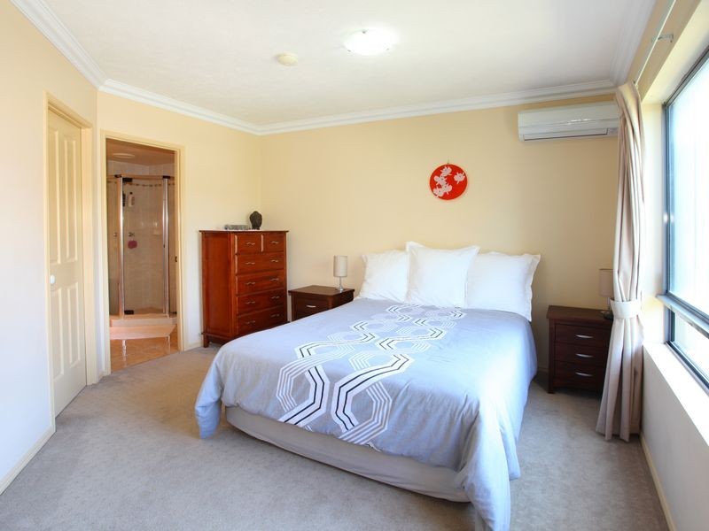 25 Chester Terrace, Southport QLD 4215