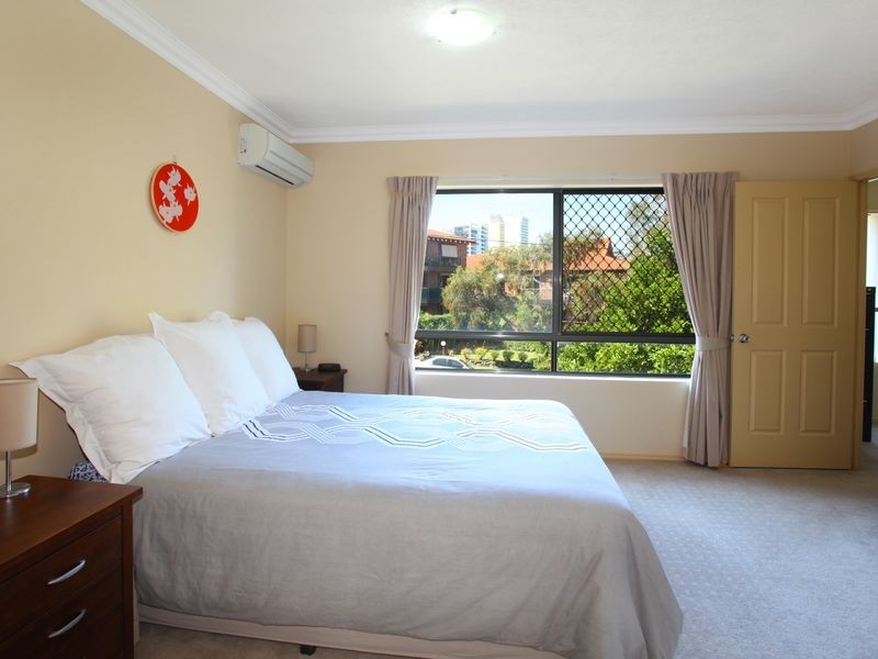 25 Chester Terrace, Southport QLD 4215