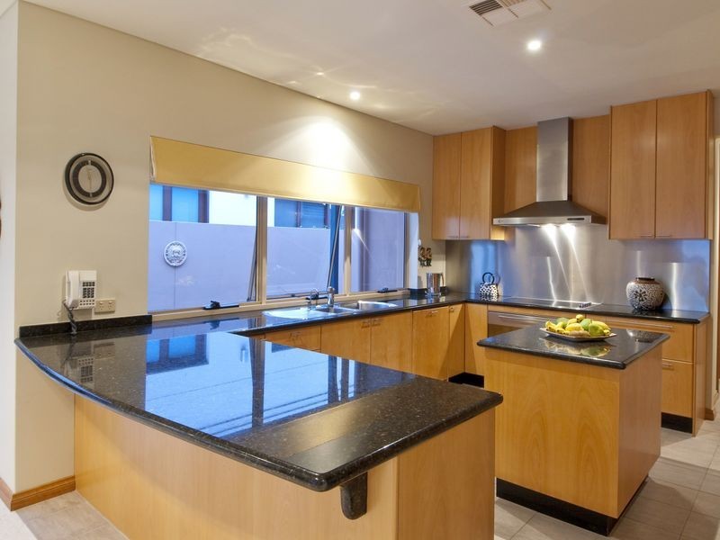 19 Naples Avenue, Surfers Paradise QLD 4217