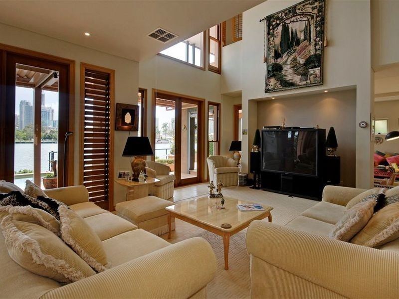 19 Naples Avenue, Surfers Paradise QLD 4217