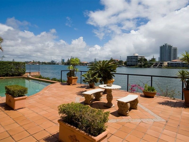 19 Naples Avenue, Surfers Paradise QLD 4217