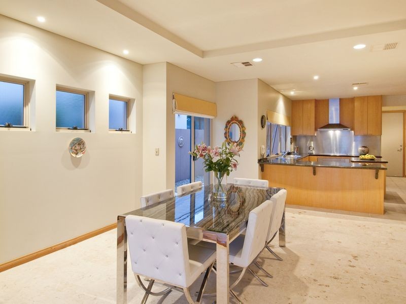 19 Naples Avenue, Surfers Paradise QLD 4217