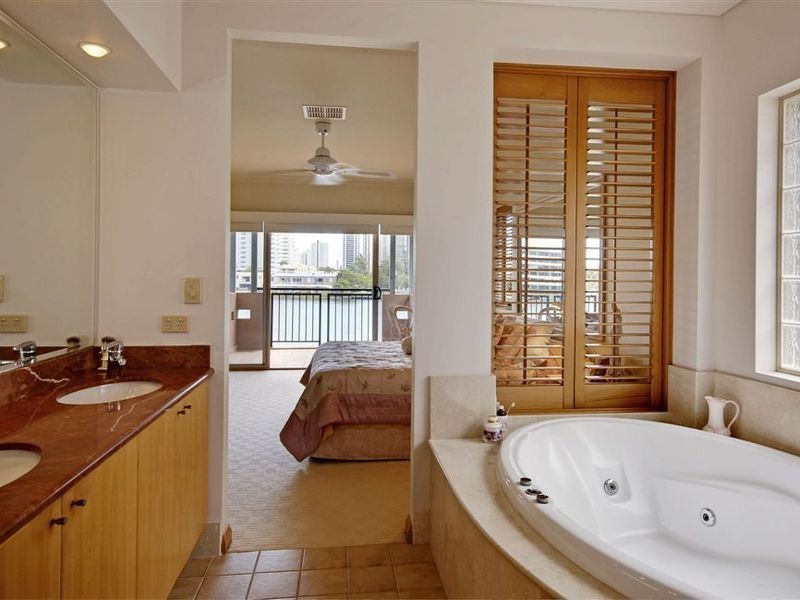 19 Naples Avenue, Surfers Paradise QLD 4217