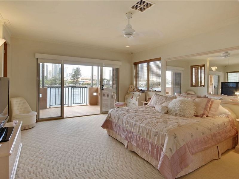 19 Naples Avenue, Surfers Paradise QLD 4217