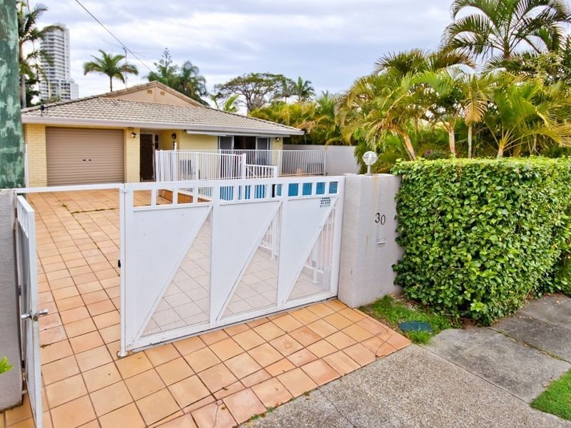 30 Brindisi Avenue, Isle Of Capri QLD 4217