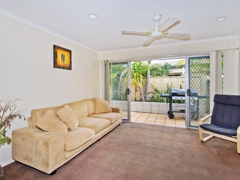 30 Brindisi Avenue, Isle Of Capri QLD 4217
