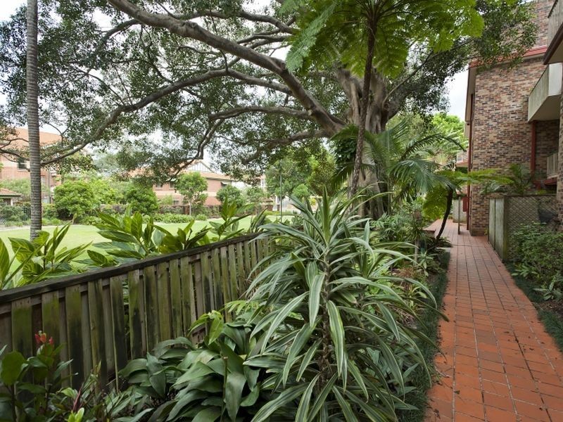 4/61 Bauer Street, Southport QLD 4215