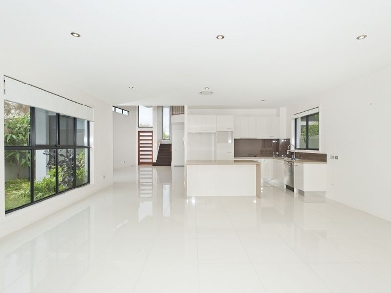 Villa 2/7026 Circa Vista Drive, Benowa QLD 4217