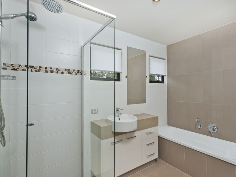 Villa 2/7026 Circa Vista Drive, Benowa QLD 4217