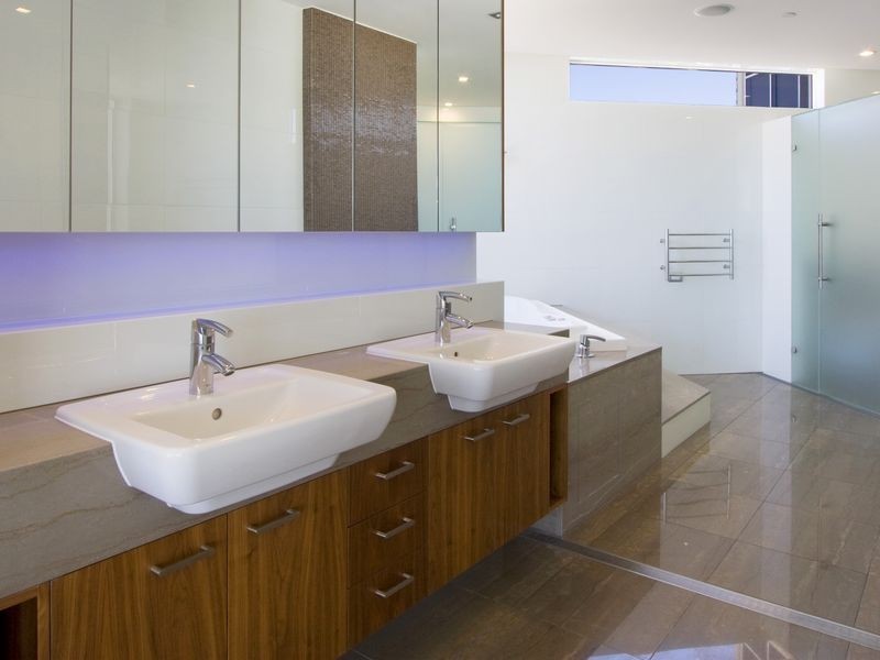 1 Enderley Avenue, Surfers Paradise QLD 4217