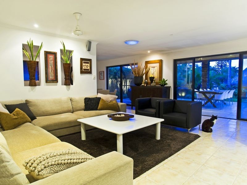 36 Moana Park Avenue, Broadbeach Waters QLD 4218