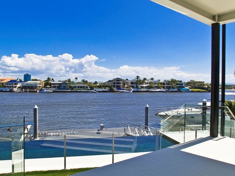 68 Admiralty Drive, Paradise Waters QLD 4217