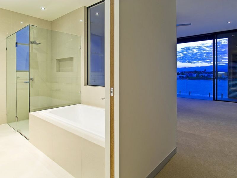 68 Admiralty Drive, Paradise Waters QLD 4217