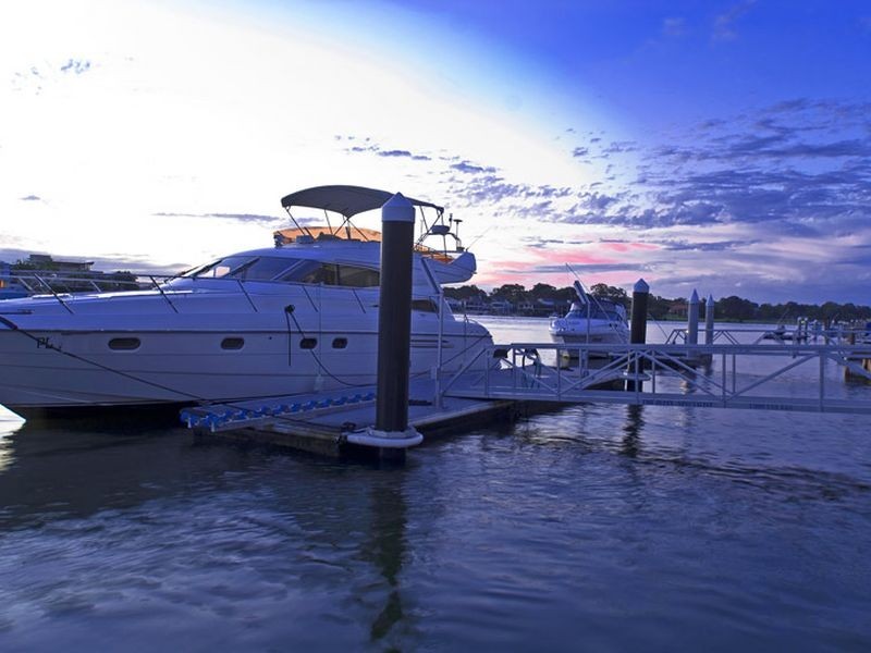 68 Admiralty Drive, Paradise Waters QLD 4217