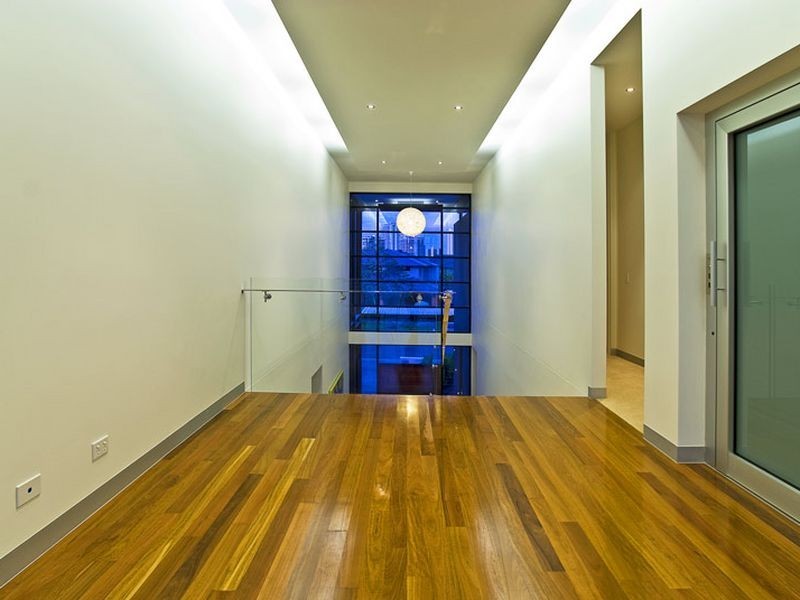 68 Admiralty Drive, Paradise Waters QLD 4217