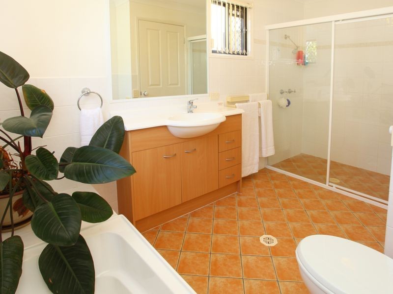 73 Pohlman Street, Southport QLD 4215