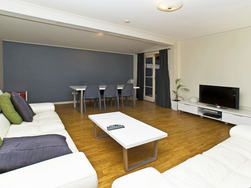 23 Kiers Road, Miami QLD 4220