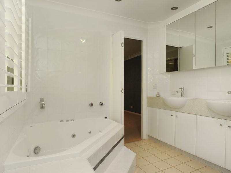 5 Wallowa Court, Elanora QLD 4221