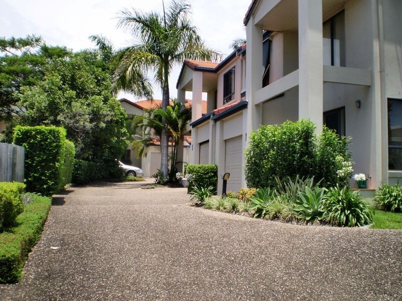 122 Pohlman Street, Southport QLD 4215