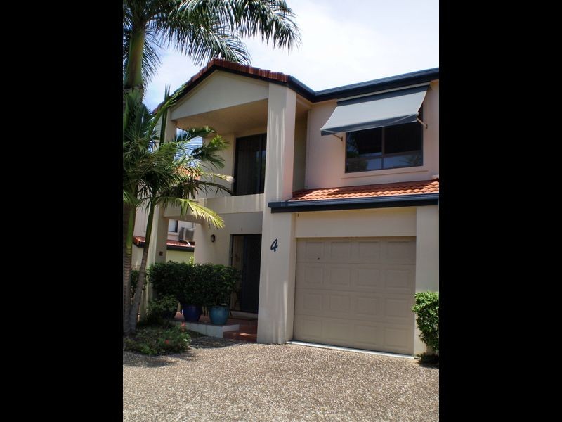 122 Pohlman Street, Southport QLD 4215