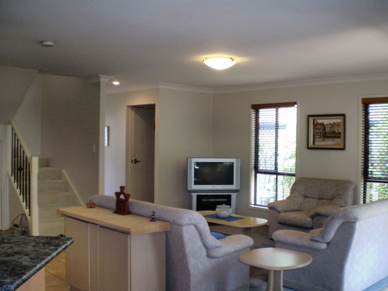 122 Pohlman Street, Southport QLD 4215