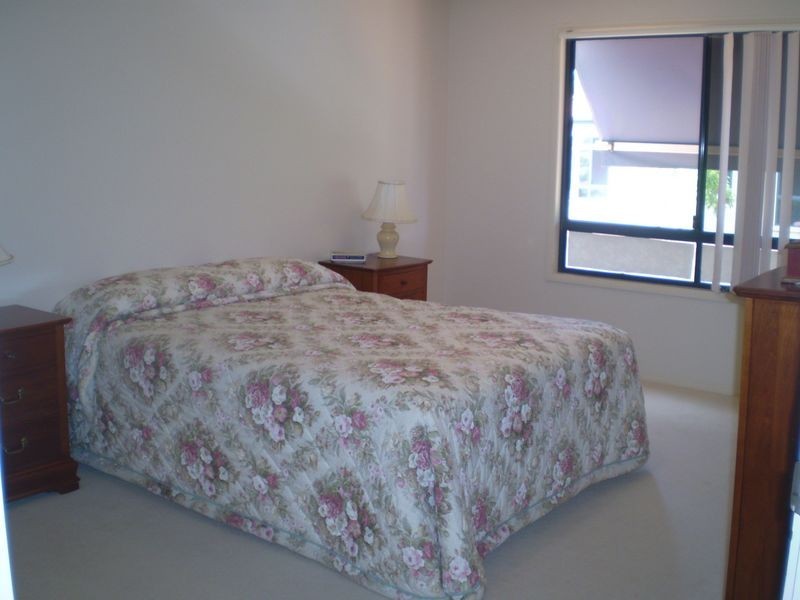 122 Pohlman Street, Southport QLD 4215