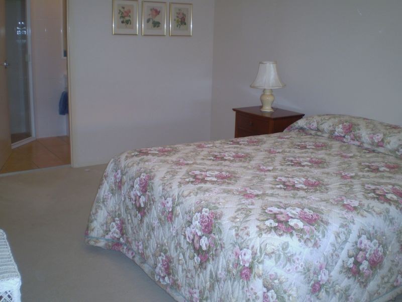 122 Pohlman Street, Southport QLD 4215