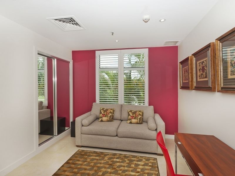 Villa 22 Pacific Mirage Seaworld Drive, Main Beach QLD 4217