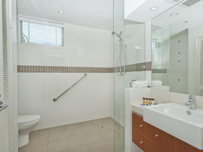 Villa 22 Pacific Mirage Seaworld Drive, Main Beach QLD 4217