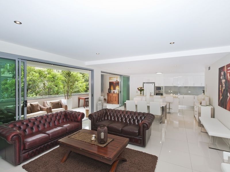 7 Burra Street, Chevron Island QLD 4217