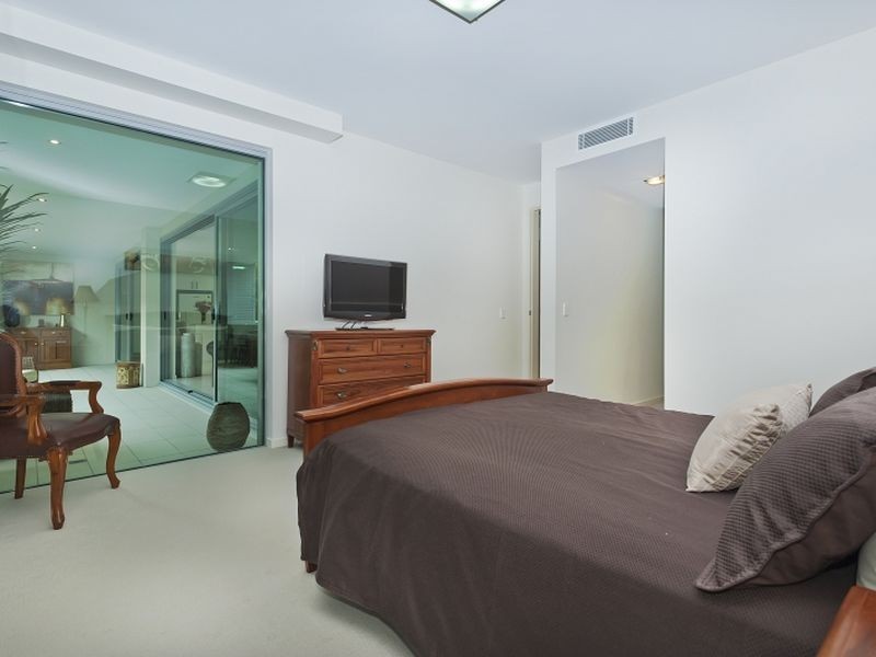 7 Burra Street, Chevron Island QLD 4217