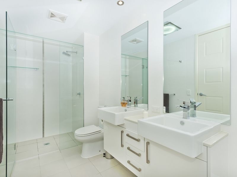 7 Burra Street, Chevron Island QLD 4217