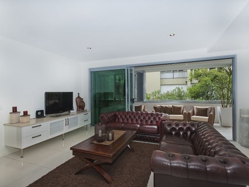 7 Burra Street, Chevron Island QLD 4217