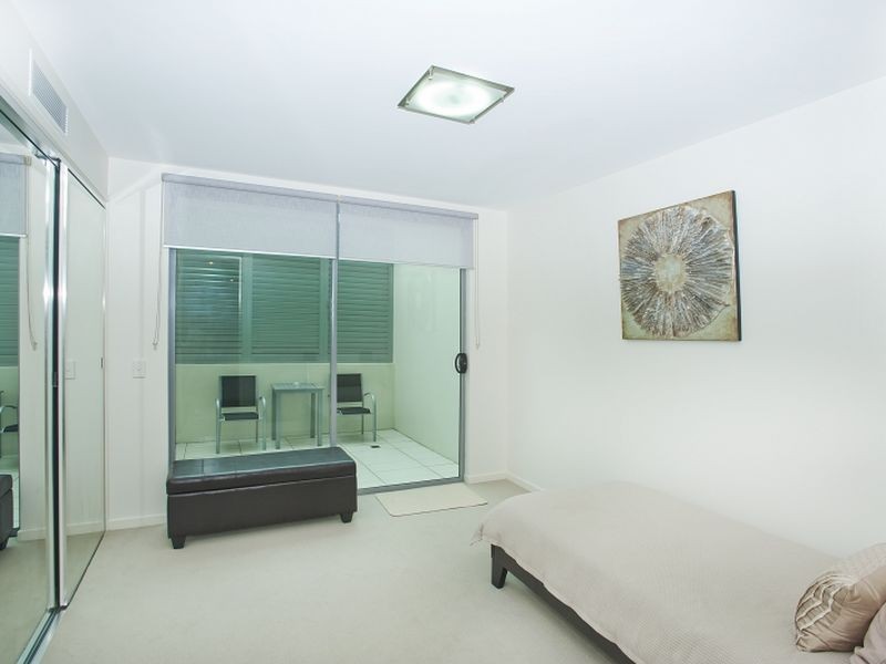 7 Burra Street, Chevron Island QLD 4217