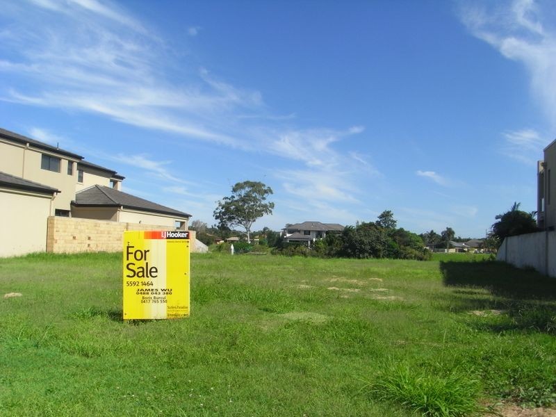 147 Sir Bruce Small Blvd, Benowa Waters QLD 4217