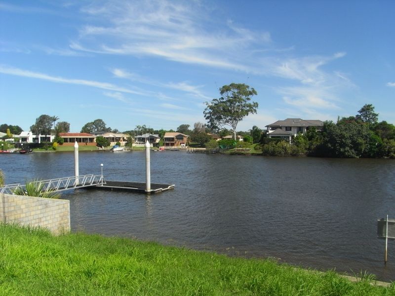 147 Sir Bruce Small Blvd, Benowa Waters QLD 4217