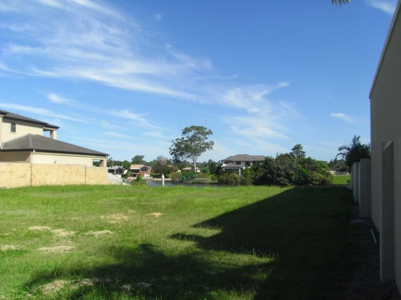 147 Sir Bruce Small Blvd, Benowa Waters QLD 4217