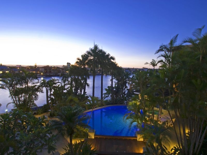 20 Riverview Parade, Surfers Paradise QLD 4217