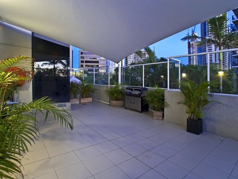 20 Riverview Parade, Surfers Paradise QLD 4217