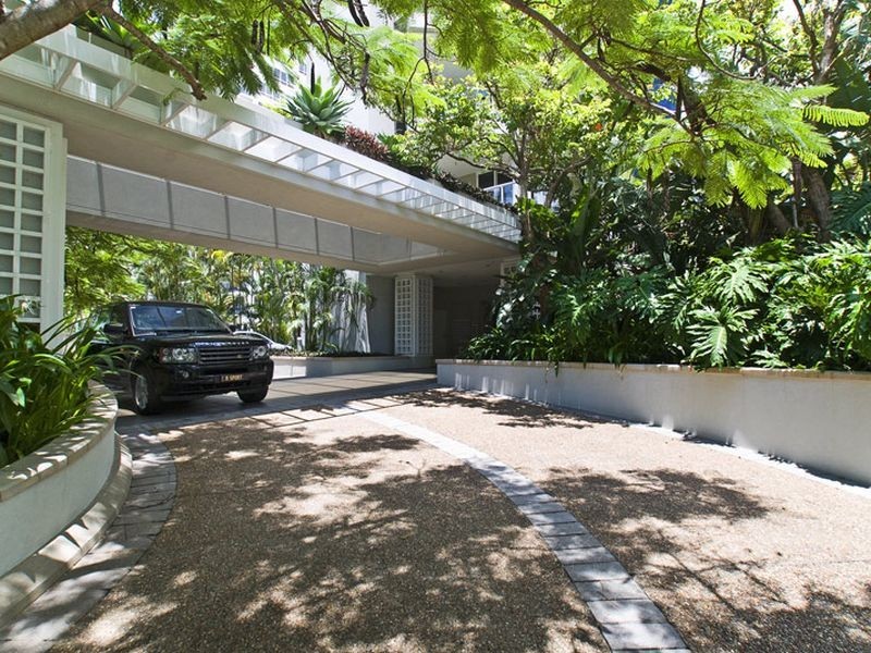 20 Riverview Parade, Surfers Paradise QLD 4217