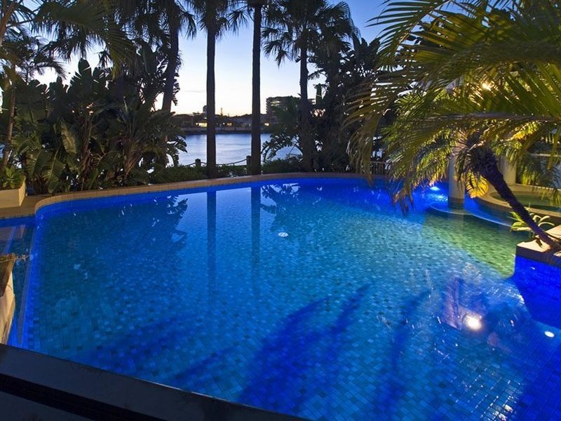 20 Riverview Parade, Surfers Paradise QLD 4217