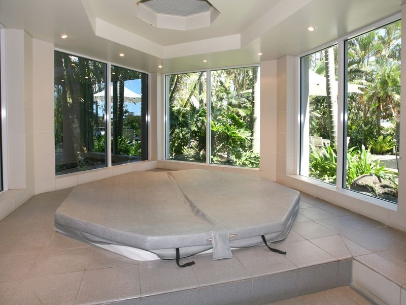 20 Riverview Parade, Surfers Paradise QLD 4217