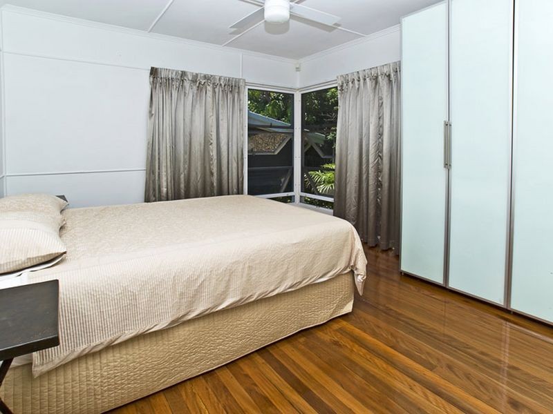 30 Pine Avenue, Surfers Paradise QLD 4217