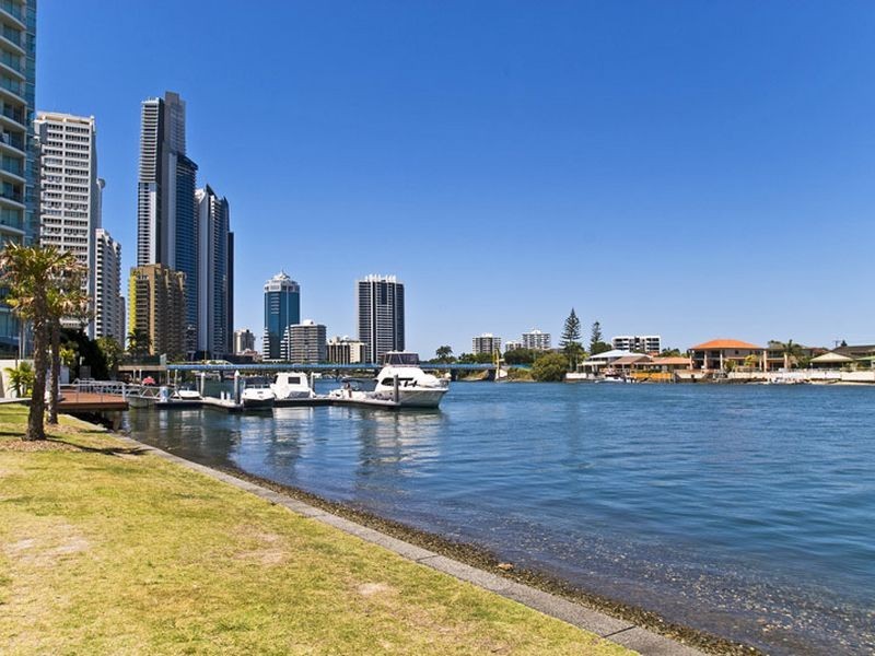30 Pine Avenue, Surfers Paradise QLD 4217
