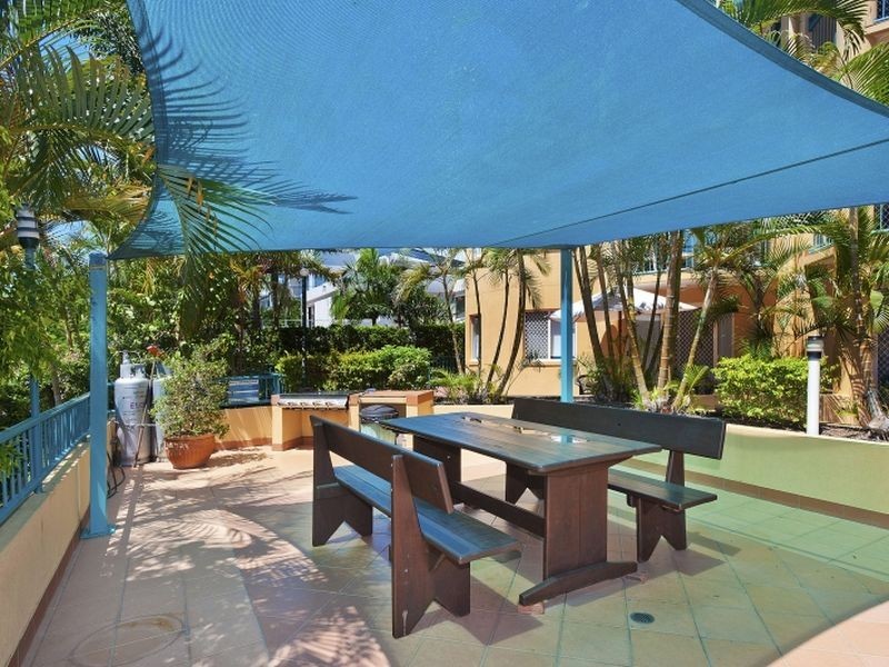 40 Burra Street, Chevron Island QLD 4217