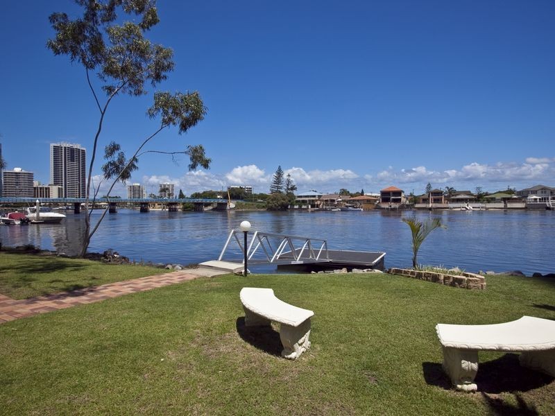 32 Riverview Parade, Surfers Paradise QLD 4217