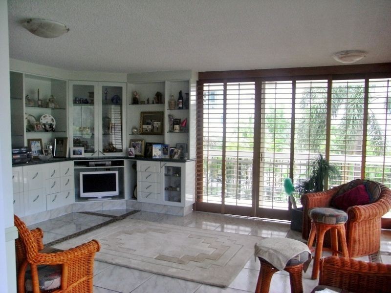 32 Riverview Parade, Surfers Paradise QLD 4217