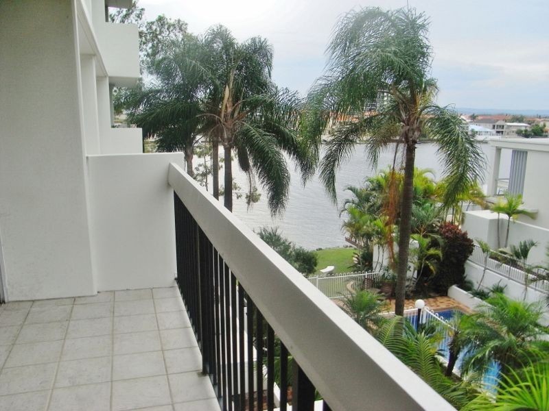 32 Riverview Parade, Surfers Paradise QLD 4217